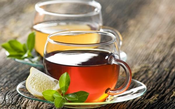 πιείτε τσάι φλιτζάνι λουλούδι τσάι από βότανα χαμομήλι