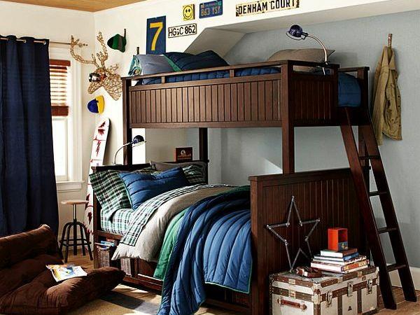 έφηβος δωμάτιο αγόρι μασίφ ξύλο σοφίτα κρεβάτι σκάλα μπλε κλινοσκεπάσματα