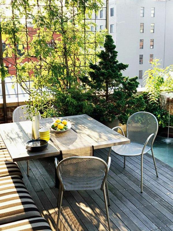 βεράντα επίπλωση ιδέες ξύλινο δάπεδο τραπέζι φυτά καναπέ διακόσμηση