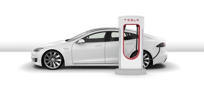 Το ηλεκτρικό αυτοκίνητο tesla εξοικονομεί ηλεκτρική ενέργεια