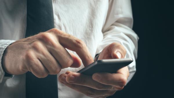 Η αποστολή γραπτών μηνυμάτων μπορεί να προκαλέσει κλήσεις στο κινητό