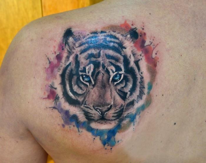 Tiger ακουαρέλα τατουάζ ώμου ιδέα