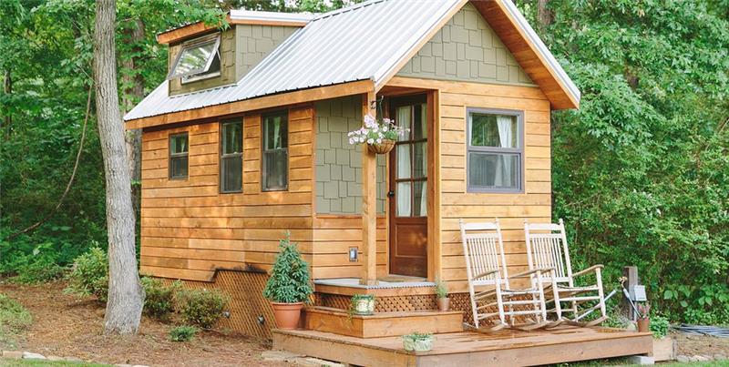 μικροσκοπικά σπίτια ξύλινο σπίτι με σκαλοπάτια