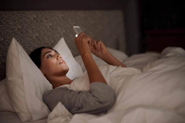 συμβουλές για να κοιμηθείτε υπνοδωμάτιο smartphone
