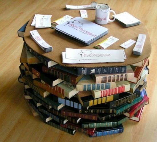 Φτιάξτε ένα τραπέζι από παλιά βιβλία από παλιά σε νέα