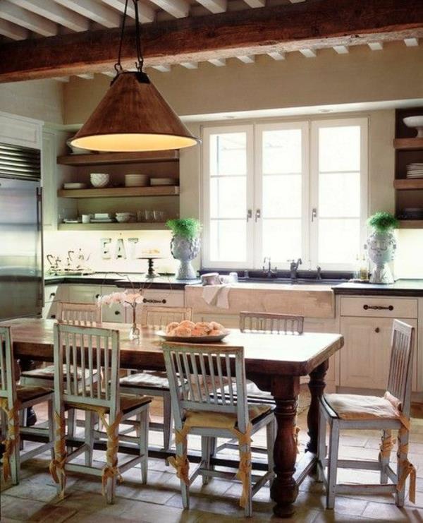 τραπέζι και καρέκλες σε στιλ provence