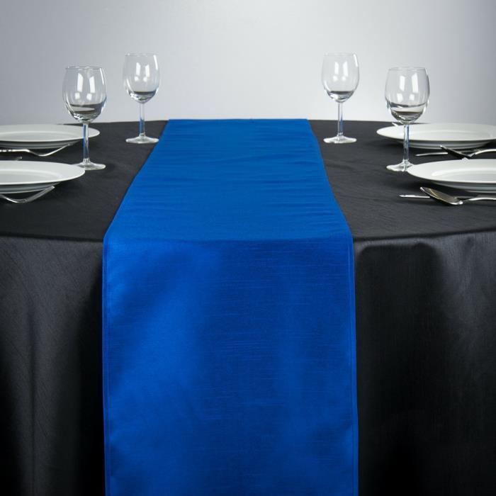 διακόσμηση τραπεζιού μπλε τραπέζι δρομέας μαύρο τραπεζομάντιλο αντίθεση