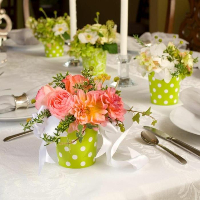 τραπέζι διακόσμησης φρέσκες γλάστρες με χρώμα