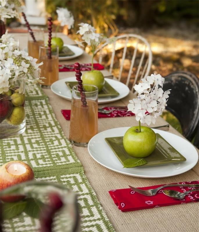 διακόσμηση τραπεζιού φθινόπωρο με μήλα και φρέσκο ​​τραπέζι δρομέας