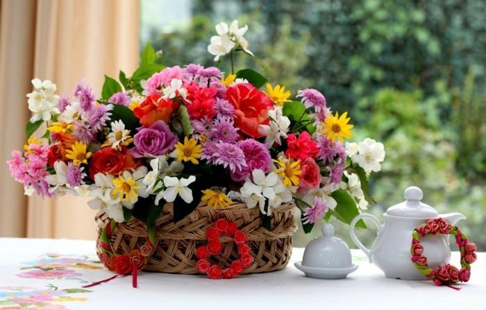 διακόσμηση τραπεζιού με λουλούδια φρέσκες ιδέες σε υπέροχα χρώματα