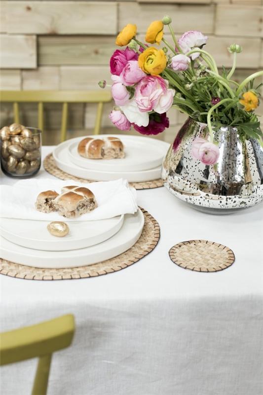 διακόσμηση τραπεζιού Πάσχα κομψό Πασχαλινό τραπέζι φανταχτερό βάζο λουλούδι χρυσά αυγά