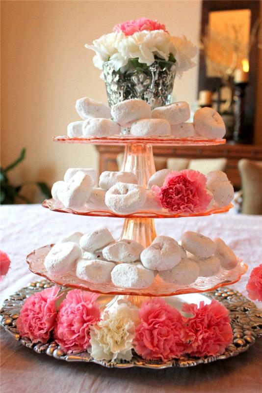 επιτραπέζια διακόσμηση κέικ στάση σπιτικά μπισκότα φιρσέ λουλούδια γαρύφαλλα
