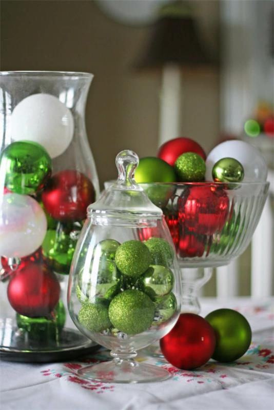 διακοσμήσεις τραπεζιού Χριστουγεννιάτικες μπάλες Χριστουγέννων σε ποτήρια