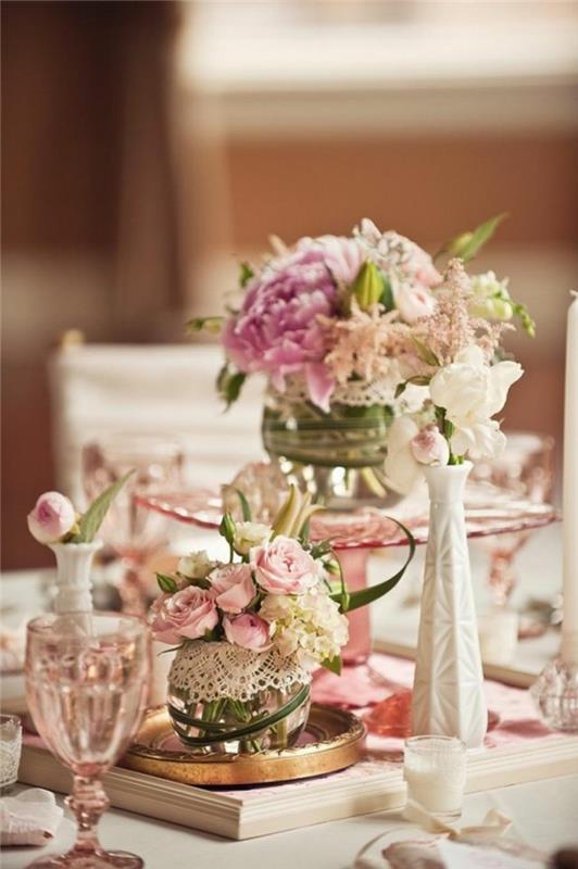 διακοσμητικά τραπεζιού γαμήλια διακοσμητικά λουλούδια ποτήρια πορσελάνινα βάζα μυτερά τριαντάφυλλα παιώνια τριαντάφυλλα