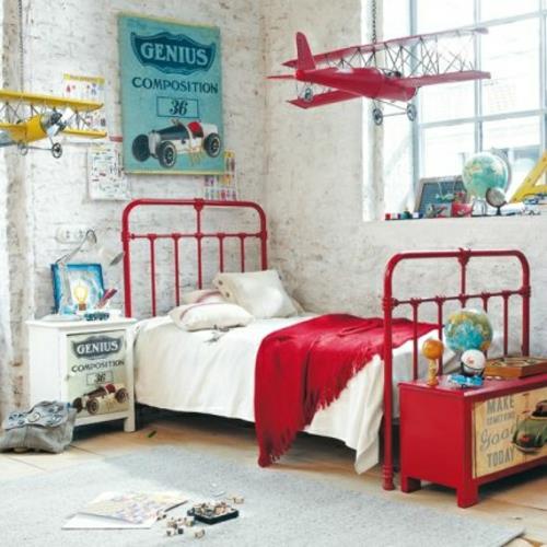 υπέροχες ιδέες επίπλωσης για παιδικό δωμάτιο φωτεινό κόκκινο μεταλλικό κρεβάτι