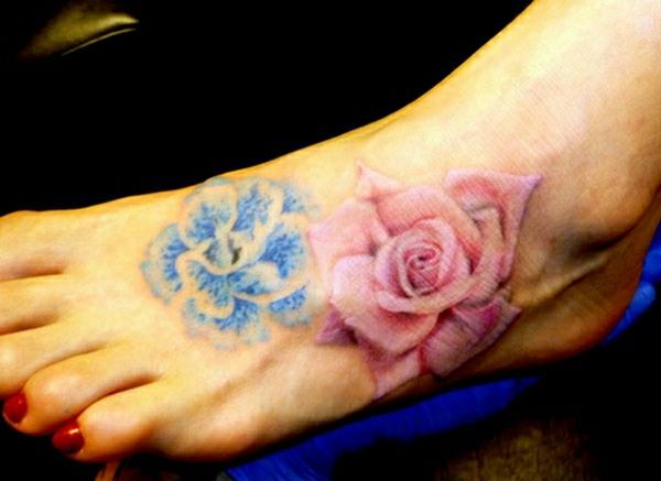 τατουάζ τατουάζ στο πόδι χρωματιστά τριαντάφυλλα