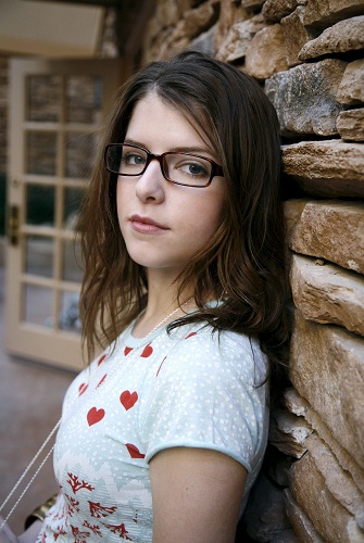 Anna Kendrick Makyajsız 8