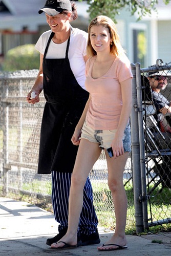 Anna Kendrick Makyajsız 9