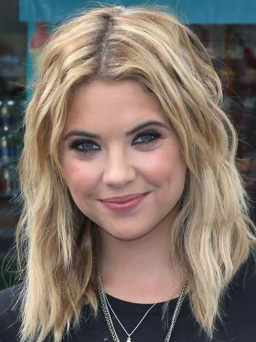 Ashley Benson Makyajsız 3