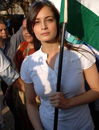 Makyajsız Dia Mirza 6