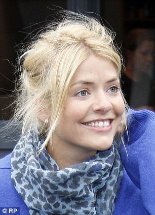 Holly Willoughby be makiažo 10