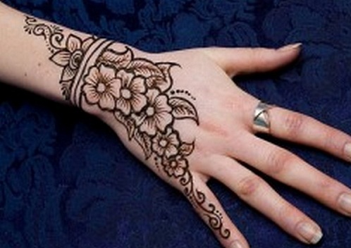 Gėlių rašto apyrankė Mehndi dizainas