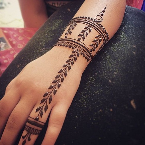 Vynmedžio rašto apyrankė Mehndi dizainas