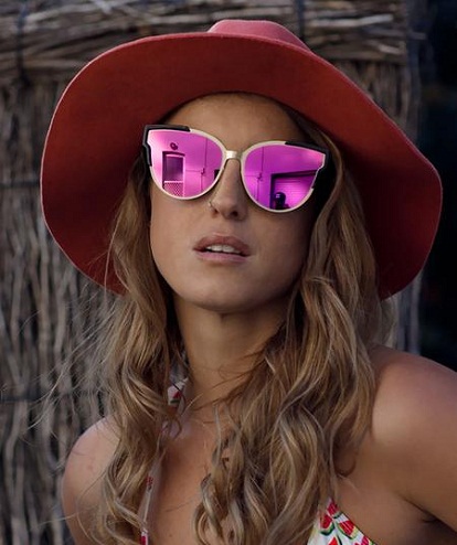 Rožiniai atspindintys saulės akiniai