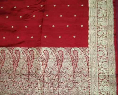 Raudonasis Varanasi Saree dizainas