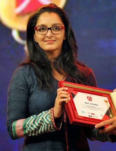 Manju Warrier be makiažo