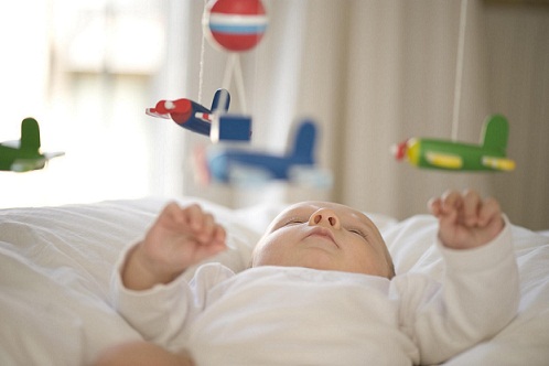 2 Aylık Bebek için oyuncaklar asılı oyuncak uçak seti