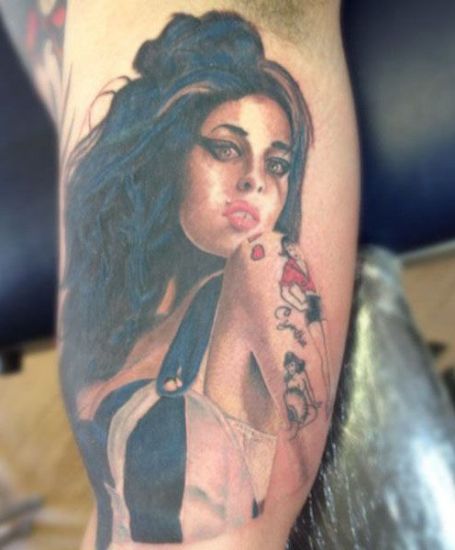 Amy Winehouse veido tatuiruotė