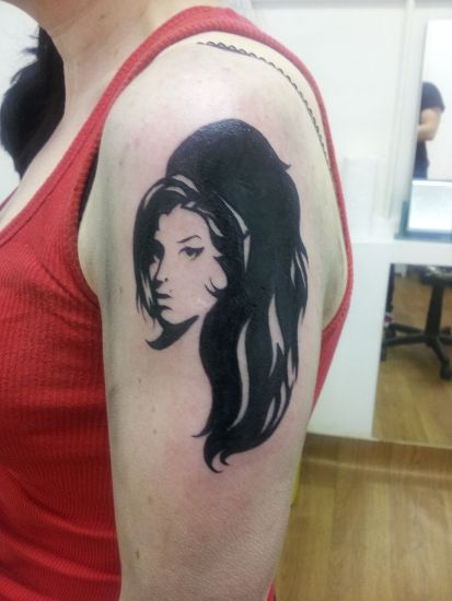 Amy Winehouse veido tatuiruotė