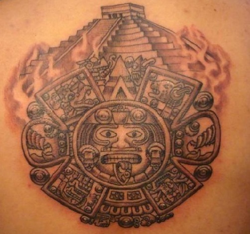 Actekų piramidės tatuiruotė