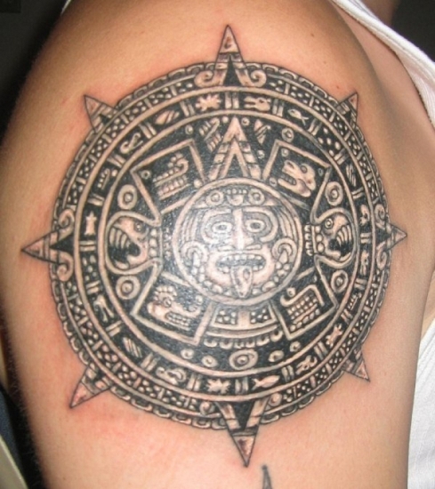 Kūrybingas actekų tatuiruočių dizainas