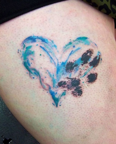 Širdies formos pėdsakų tatuiruotės dizainas
