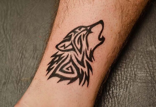 Tribal Wolf dizaino rankų tatuiruotės