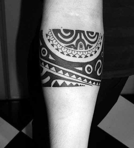 Havajų genties rankos tatuiruotė