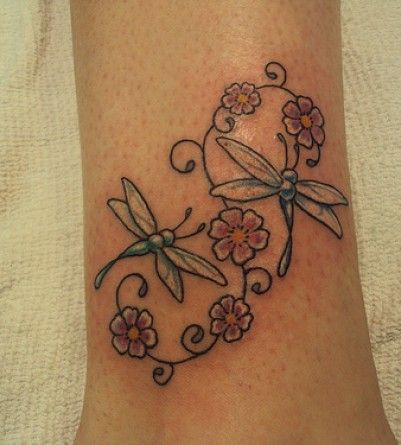 Laumžirgio gėlių tatuiruotė