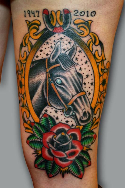 Spalvinga arklio tatuiruotė