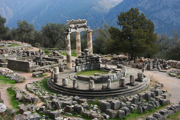delphi_greece-turist-yerler