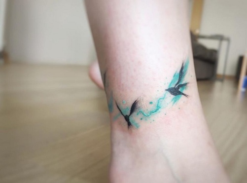 abstrakti paukščio tatuiruotė
