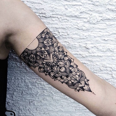 abstrakčios tatuiruotės vyrams