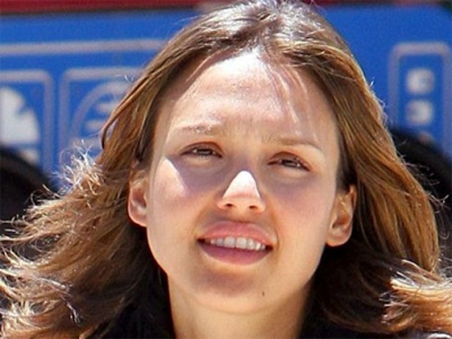 Jessica Alba be makiažo 1