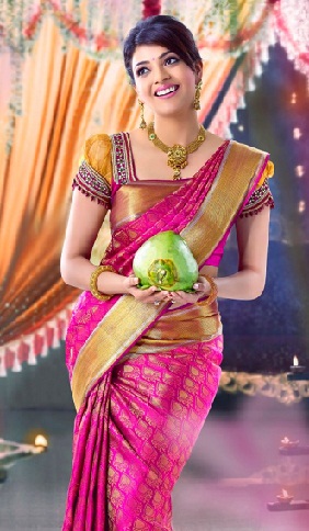 Kanchi Pattu-Pembe ve Altın Saree