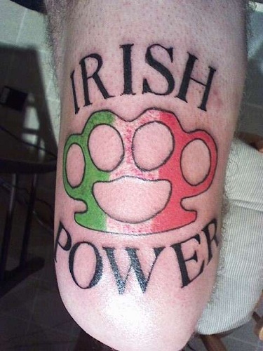 Nuostabus Airijos vėliavos tatuiruotės dizainas
