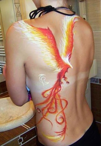 Kylanti Phoenix tatuiruotė