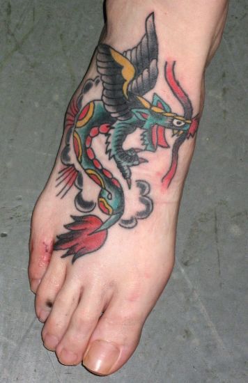 „Dragon Phoenix“ tatuiruotės dizainas ant kojos