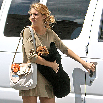 Blake Lively Makyajsız Sürüşüne Başlarken