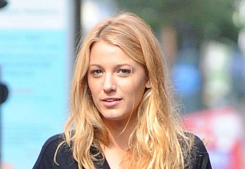 Blake Lively be makiažo ryto scena